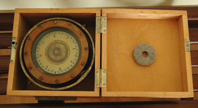 Ship copass in wooden box Ship copass in wooden box
